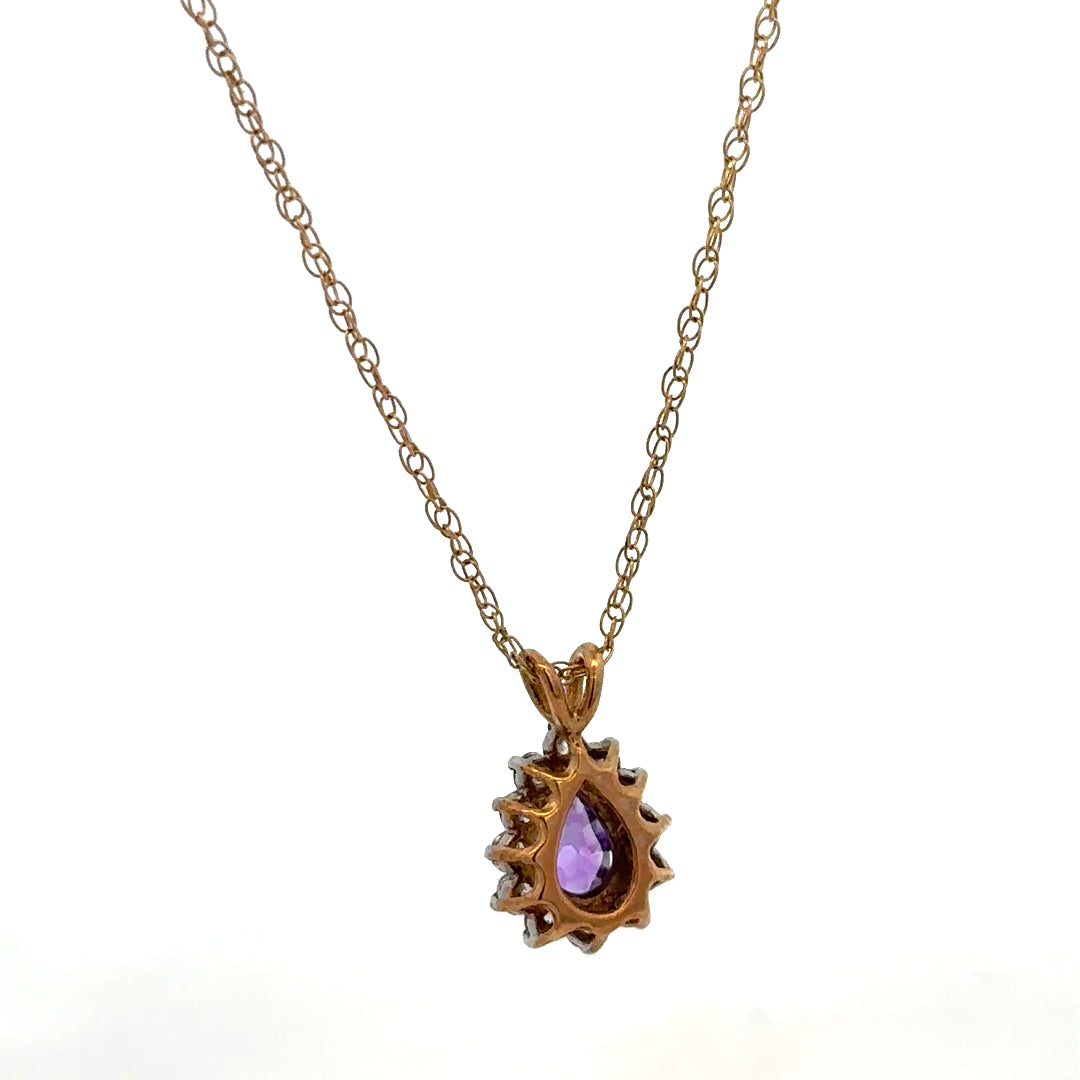 9ct yellow gold chain and pendant, lightweight jewelry with a delicate design, weighing 1.9 grams.