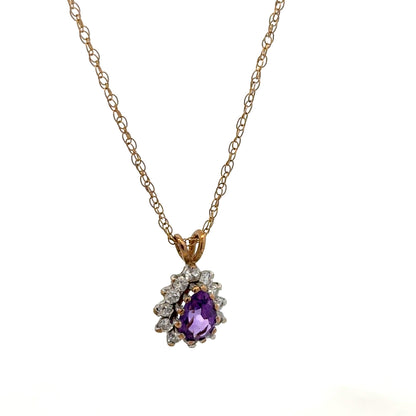9ct yellow gold chain with matching pendant, lightweight jewelry piece weighing 1.9 grams, unbranded style.