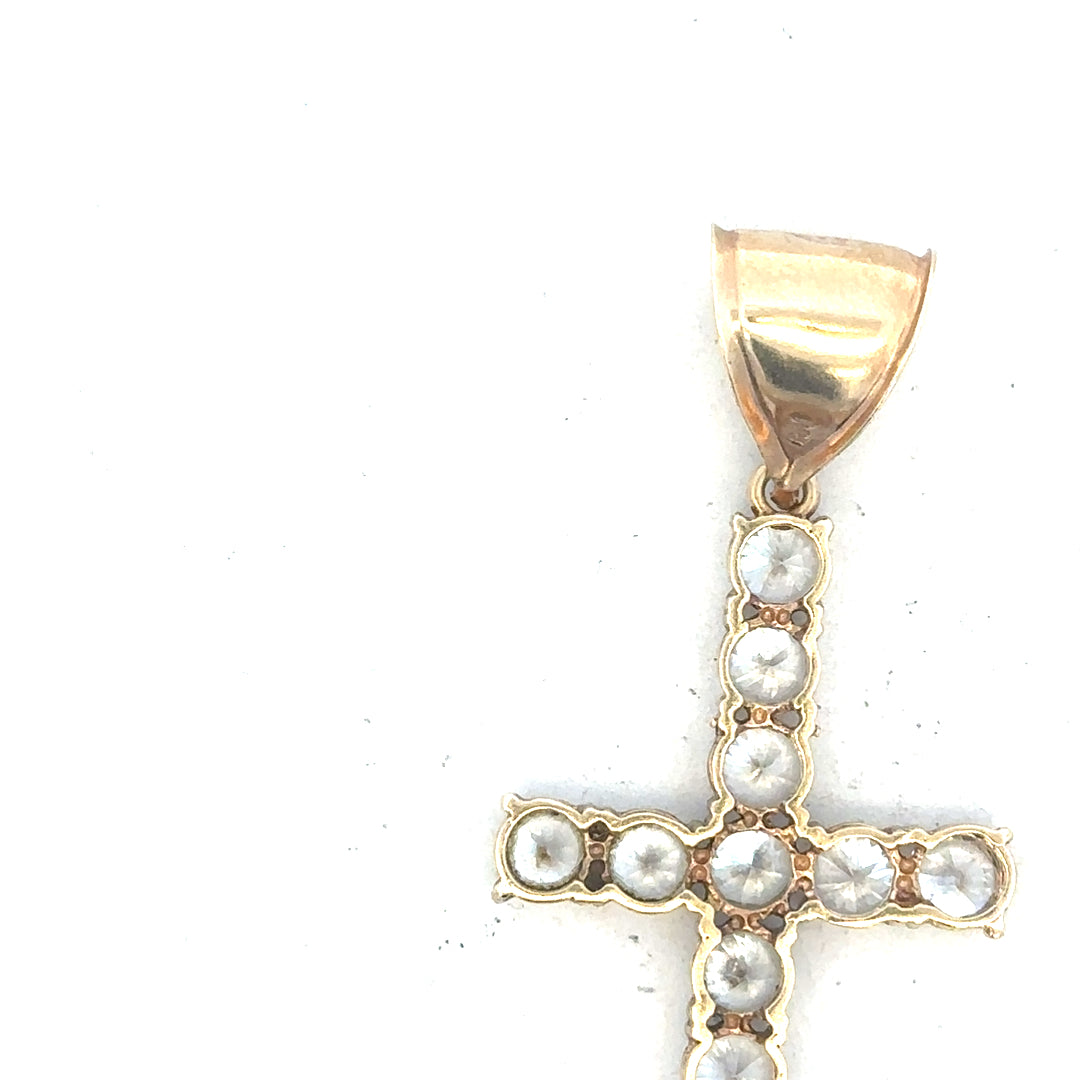 9ct yellow gold cross pendant weighing 5.1g, featuring a simple and elegant design, suitable for everyday wear.