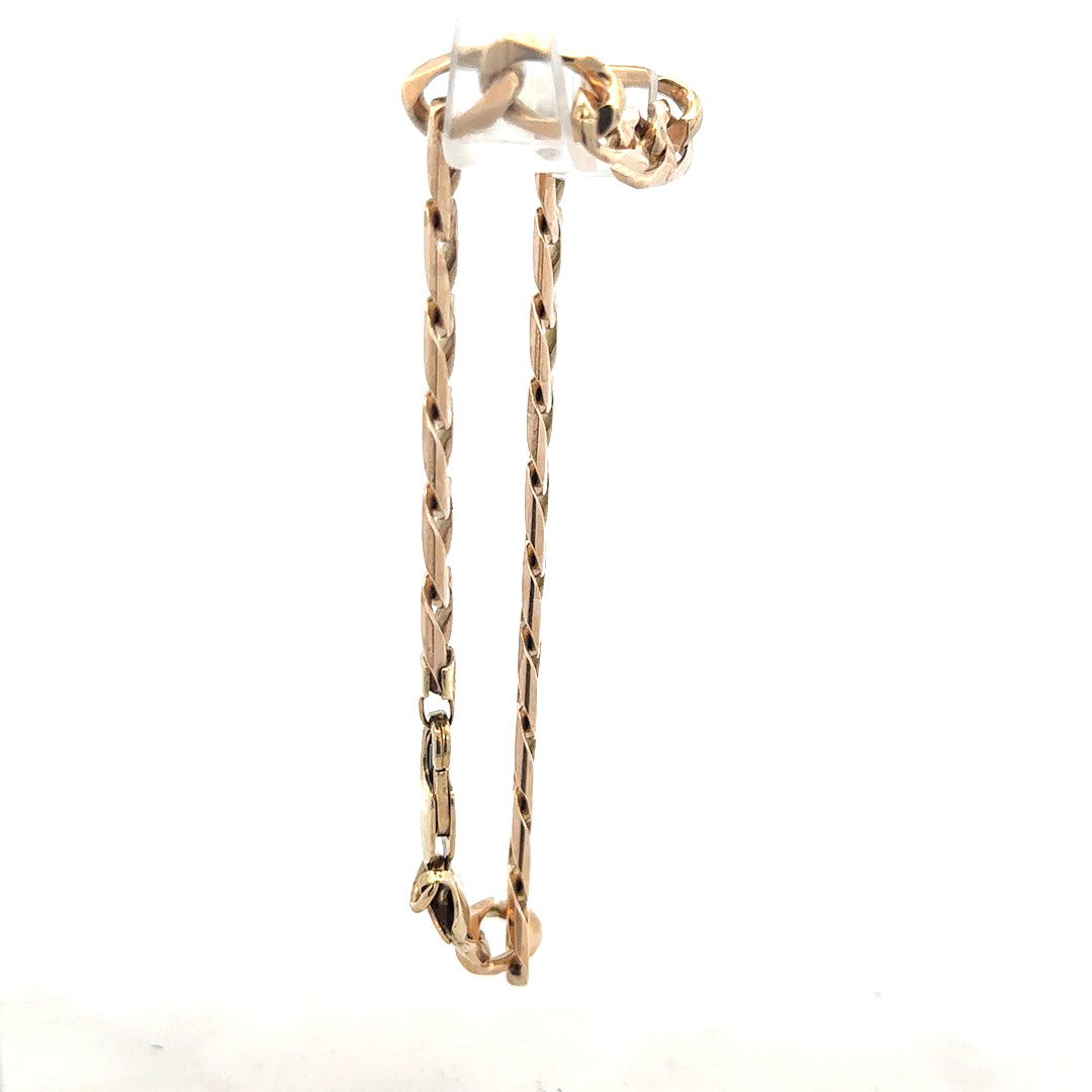 9ct yellow gold curb bracelet weighing 18.3g, unbranded jewelry with a classic chain design, detailed close-up image.