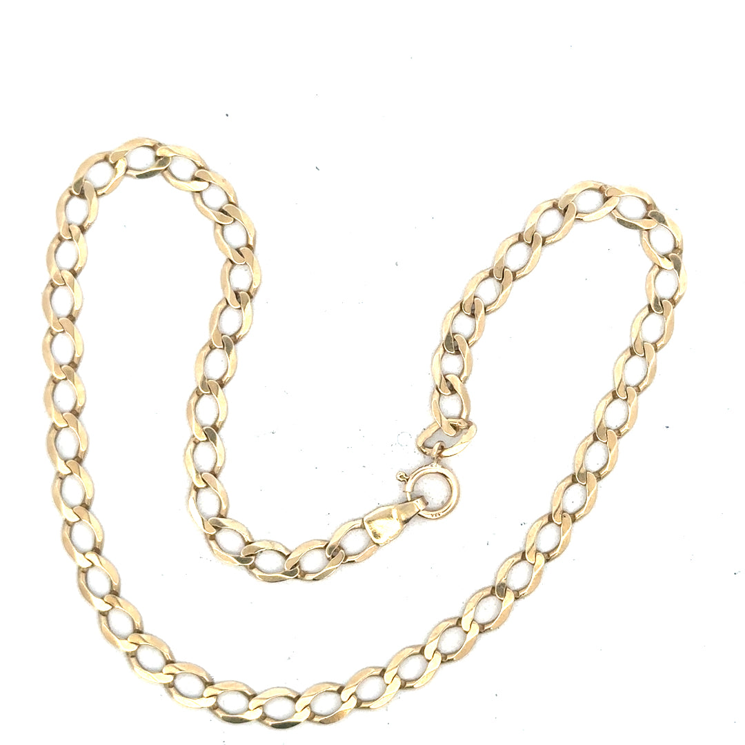 9ct yellow gold curb bracelet weighing 3.9g, featuring classic linked chain design, unbranded jewelry for everyday wear