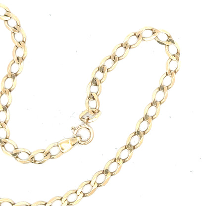 9ct yellow gold curb bracelet weighing 3.9g, unbranded, with a classic chain design and polished finish.