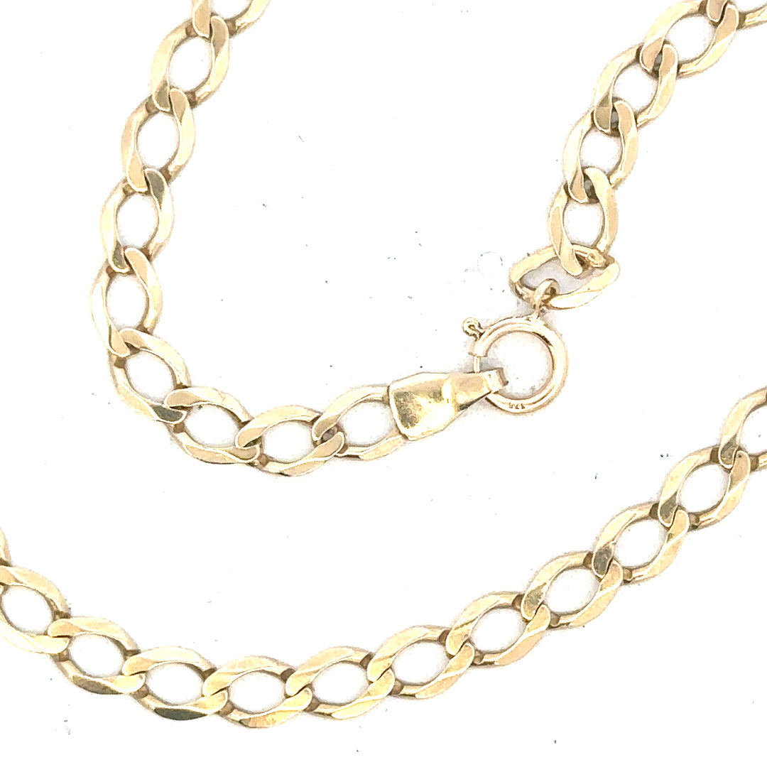 9ct yellow gold curb bracelet weighing 3.9g with a classic chain design, unbranded jewelry, shown on a plain background.