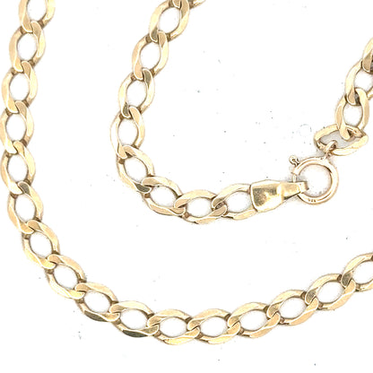 9ct yellow gold curb bracelet with a 3.9g weight, featuring classic interlinked chain design, unbranded jewelry accessory.