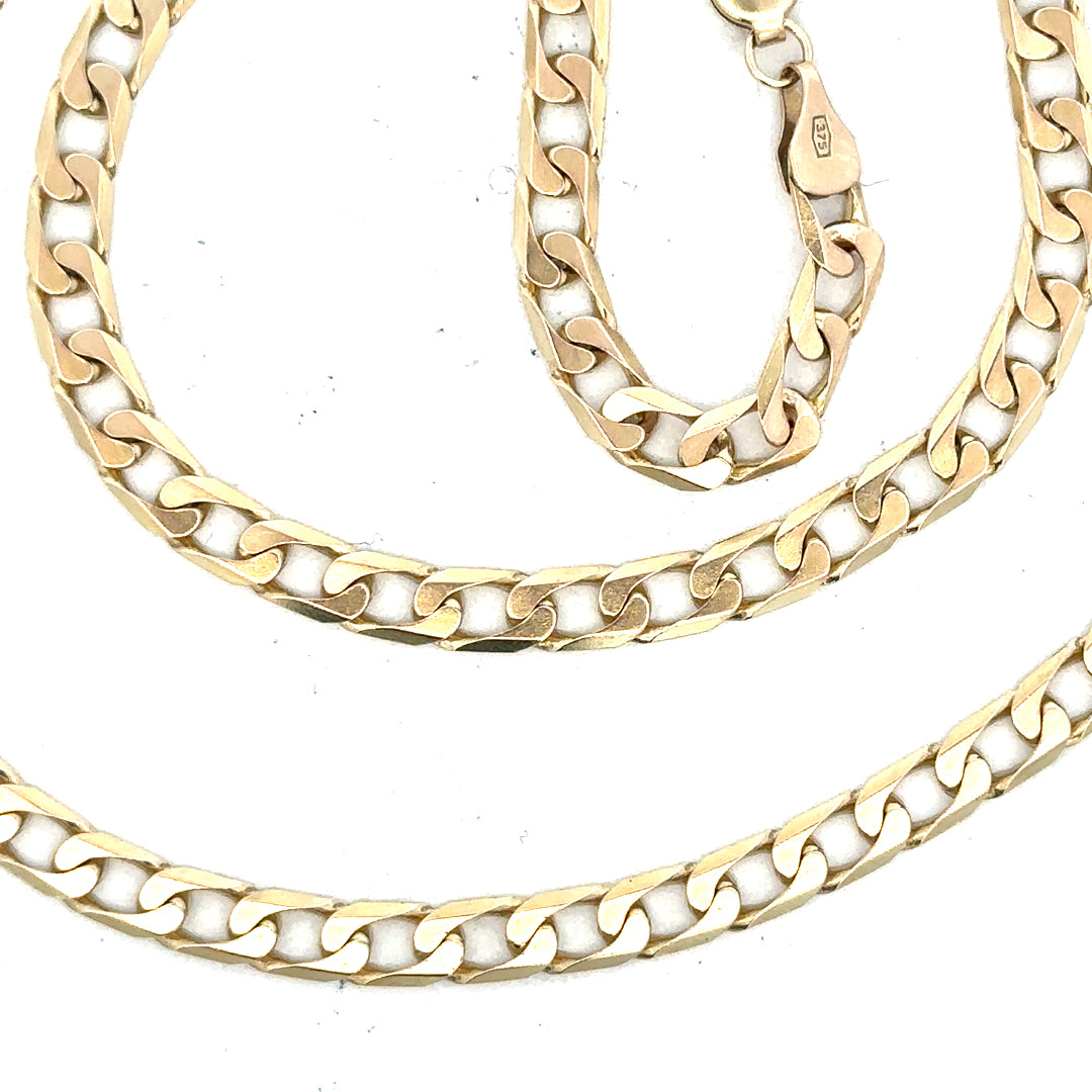 9ct yellow gold curb chain weighing 15.9g, featuring a classic linked design, unbranded jewelry accessory.