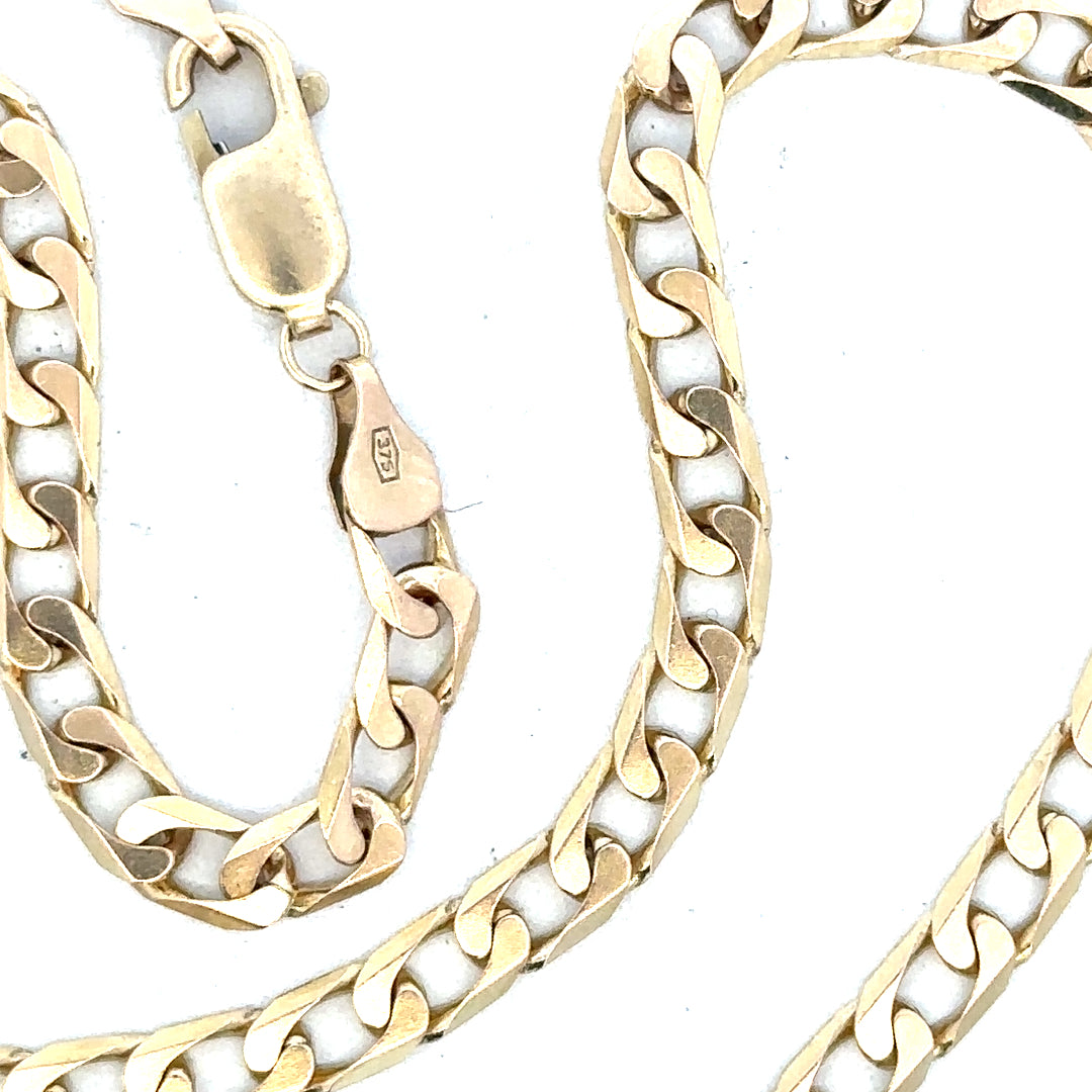 9ct yellow gold curb chain weighing 15.9g, featuring classic interlinked design, unbranded jewelry accessory.