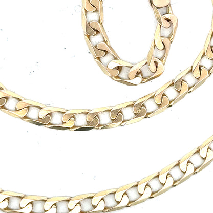 9ct yellow gold curb chain weighing 15.9g, unbranded jewelry piece with a classic link design.