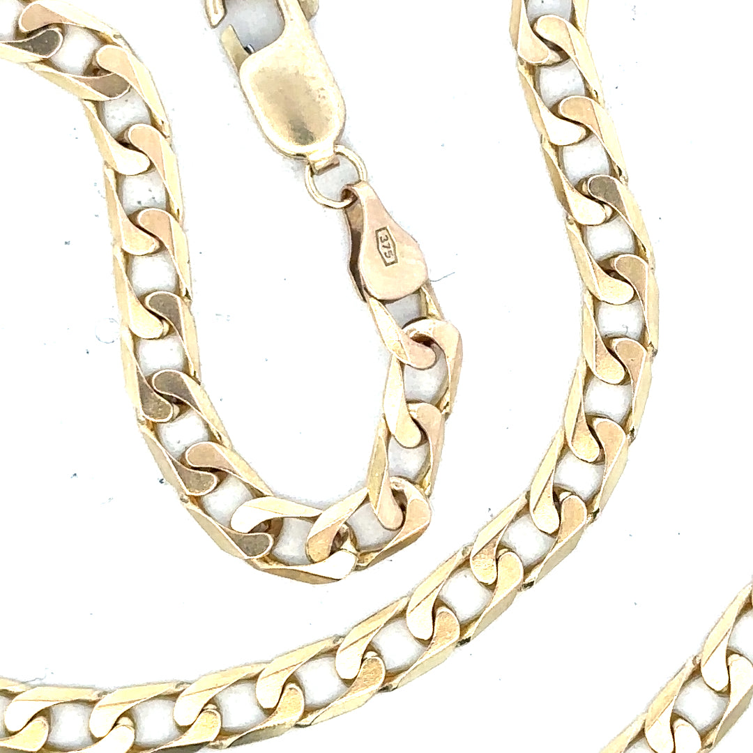 9ct yellow gold curb chain weighing 15.9g, featuring a classic linked design, unbranded jewelry piece for everyday wear