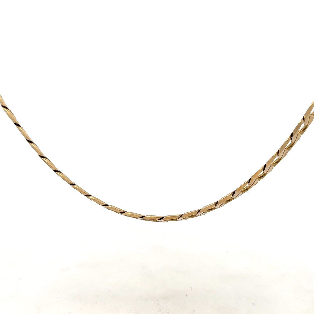 9ct yellow gold curb chain weighing 30.3g with a classic link design, made of unbranded fine gold jewelry.