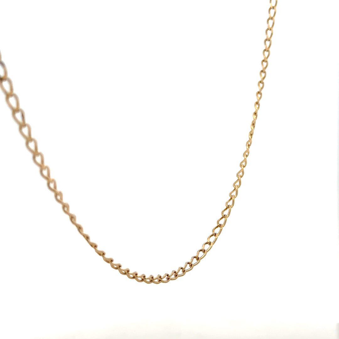 9ct yellow gold curb chain weighing 5.9g, unbranded jewelry with a classic linked design and polished finish.