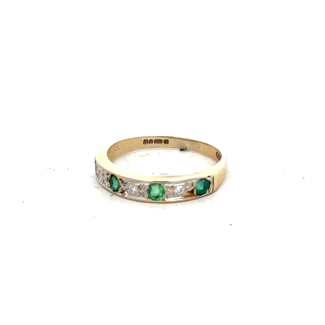 9ct yellow gold ring with diamond and emerald accents, size K, featuring a detailed gemstone design.