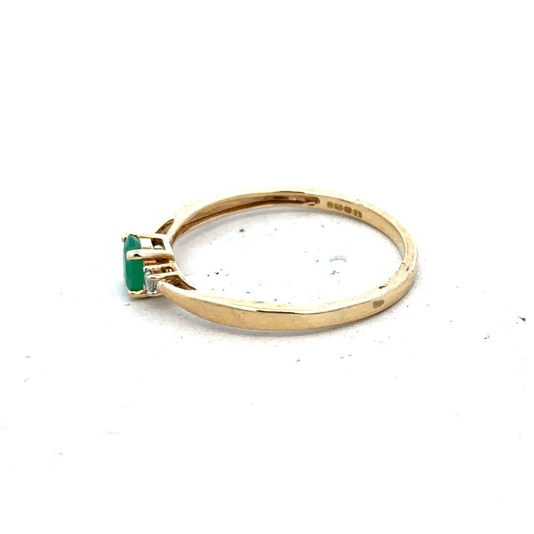 9ct yellow gold ring with diamond and emerald gemstones, size S, featuring intricate design and sparkling accents.