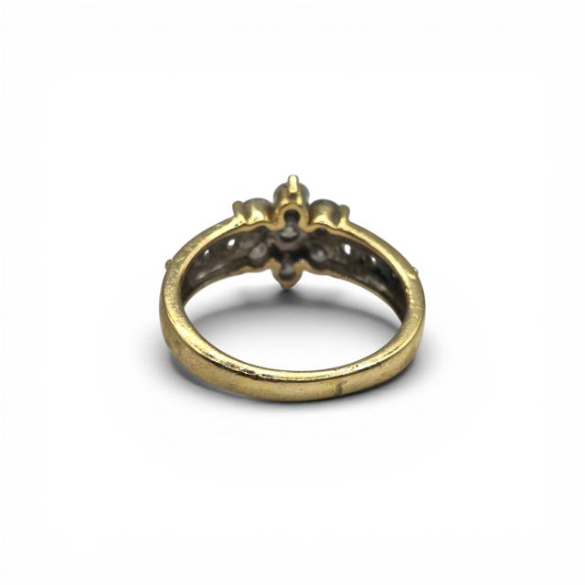 9ct yellow gold diamond cluster ring with sparkling diamonds, showcasing a elegant design and craftsmanship.