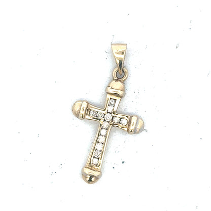 9ct yellow gold diamond pendant, unbranded, weighing 1.7g, featuring a sparkling diamond set in a classic jewelry design.