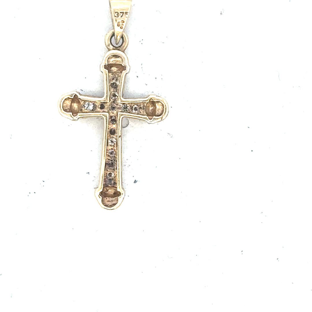 9ct yellow gold diamond pendant weighing 1.7g, featuring a sparkling diamond set in a simple, elegant design.