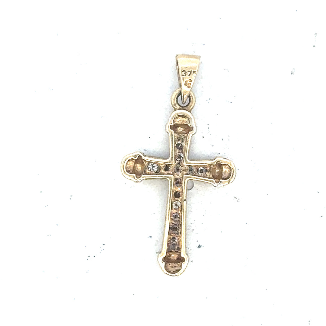 9ct yellow gold diamond pendant, unbranded, showcasing a sparkling diamond and elegant design, weighing 1.7g.