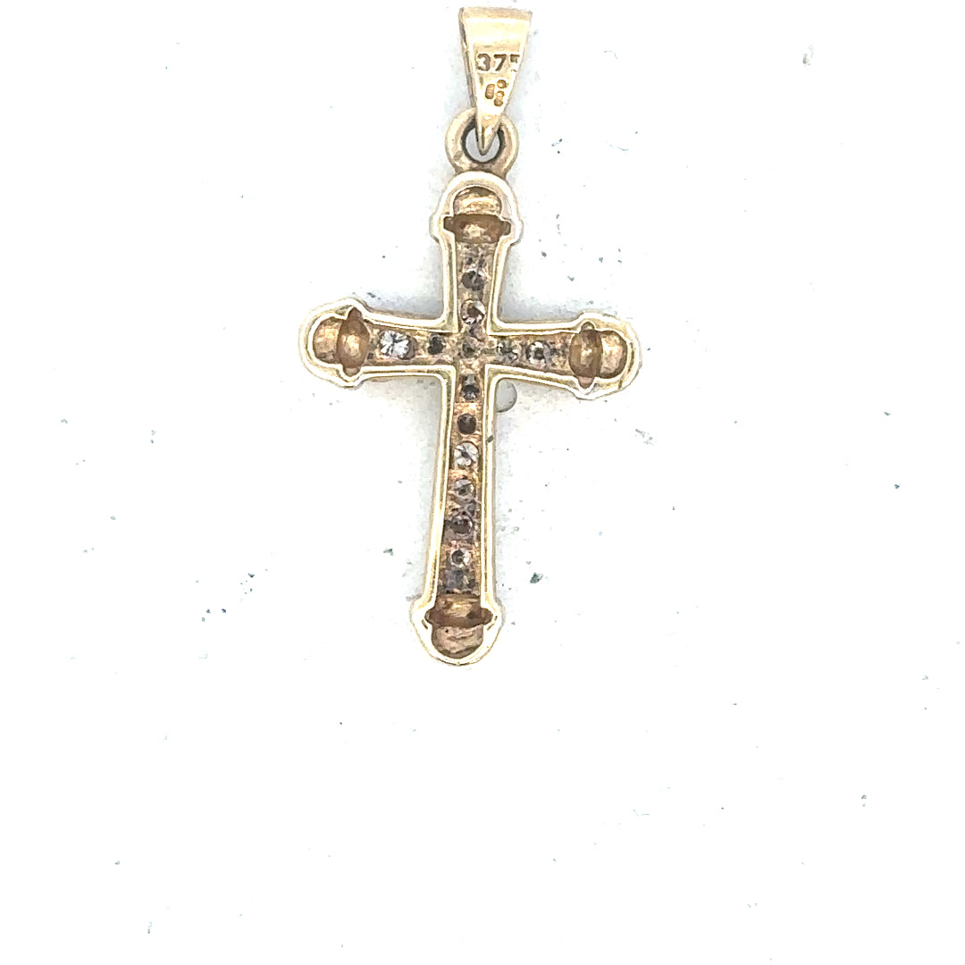 9ct yellow gold diamond pendant, 1.7g, unbranded, featuring a sparkling diamond setting, displayed against a neutral background.