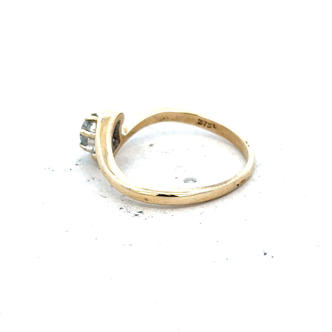 9ct yellow gold diamond ring in size I 1/2 with 1.6g, featuring a sparkling diamond set in a classic band.