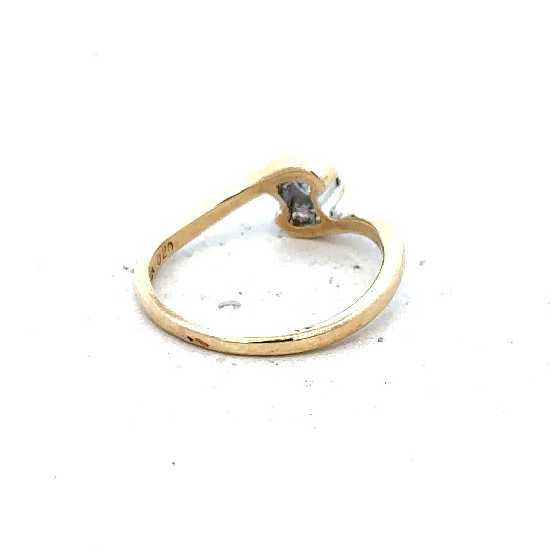 9ct yellow gold diamond ring in size I 1/2 with a delicate design, weighing 1.6 grams, featuring sparkling diamonds.