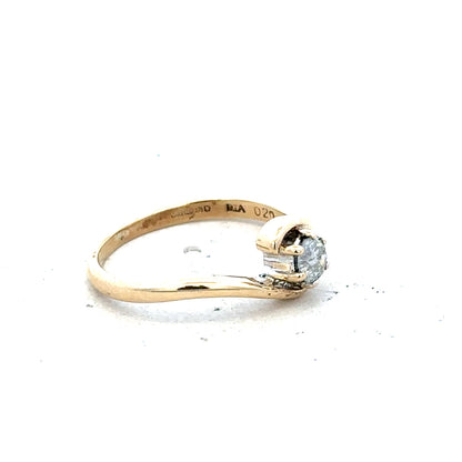 9ct yellow gold diamond ring, size I 1/2, unbranded, with sparkling diamonds and a 1.6g weight.