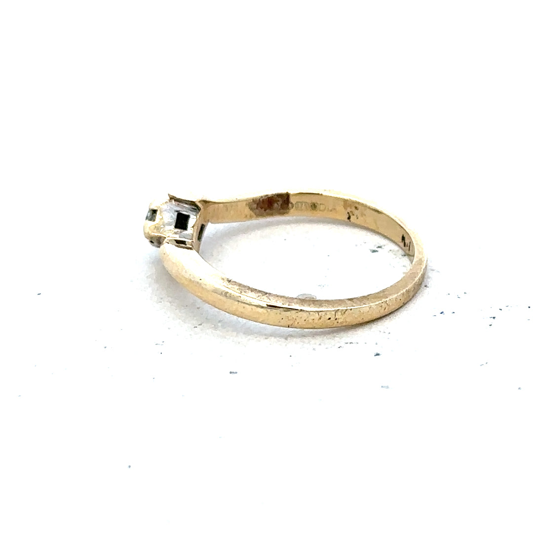 Yellow gold diamond ring in size K 1/2, weighing 2.3g, featuring a sparkling diamond setting.