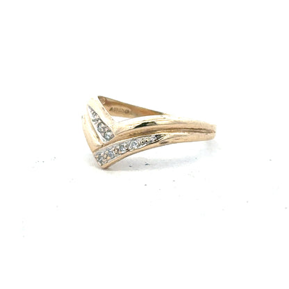9ct yellow gold diamond ring in size L with sparkling diamonds, featuring a classic design and unbranded craftsmanship.