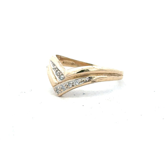 9ct yellow gold diamond ring in size L with sparkling diamonds, featuring a classic design and unbranded craftsmanship.