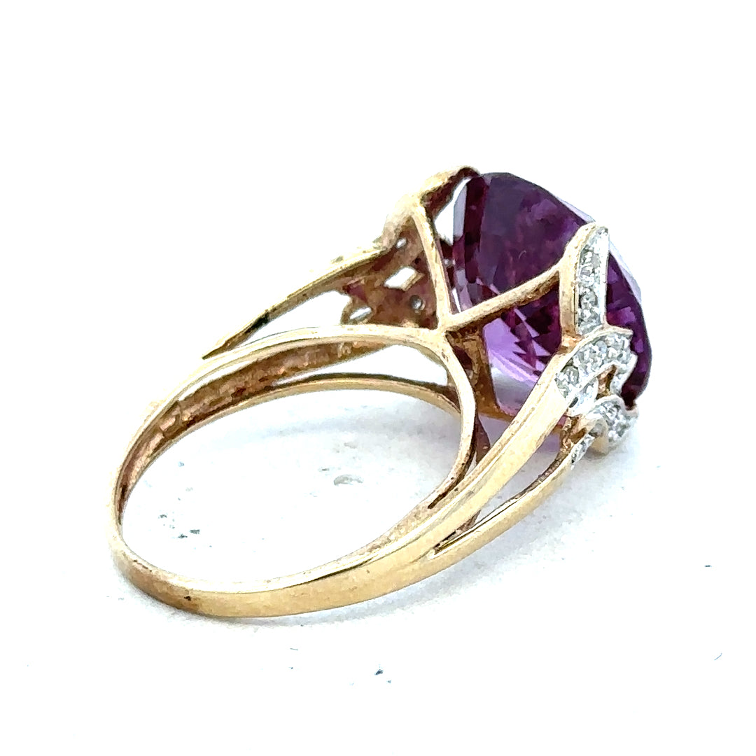 9ct yellow gold diamond ring in size M with a sparkling diamond, showcasing elegant jewelry craftsmanship.