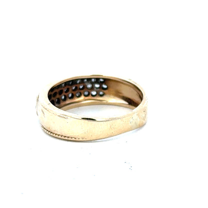 9ct yellow gold diamond ring in size M with sparkling diamonds, featuring a classic design and elegant craftsmanship.