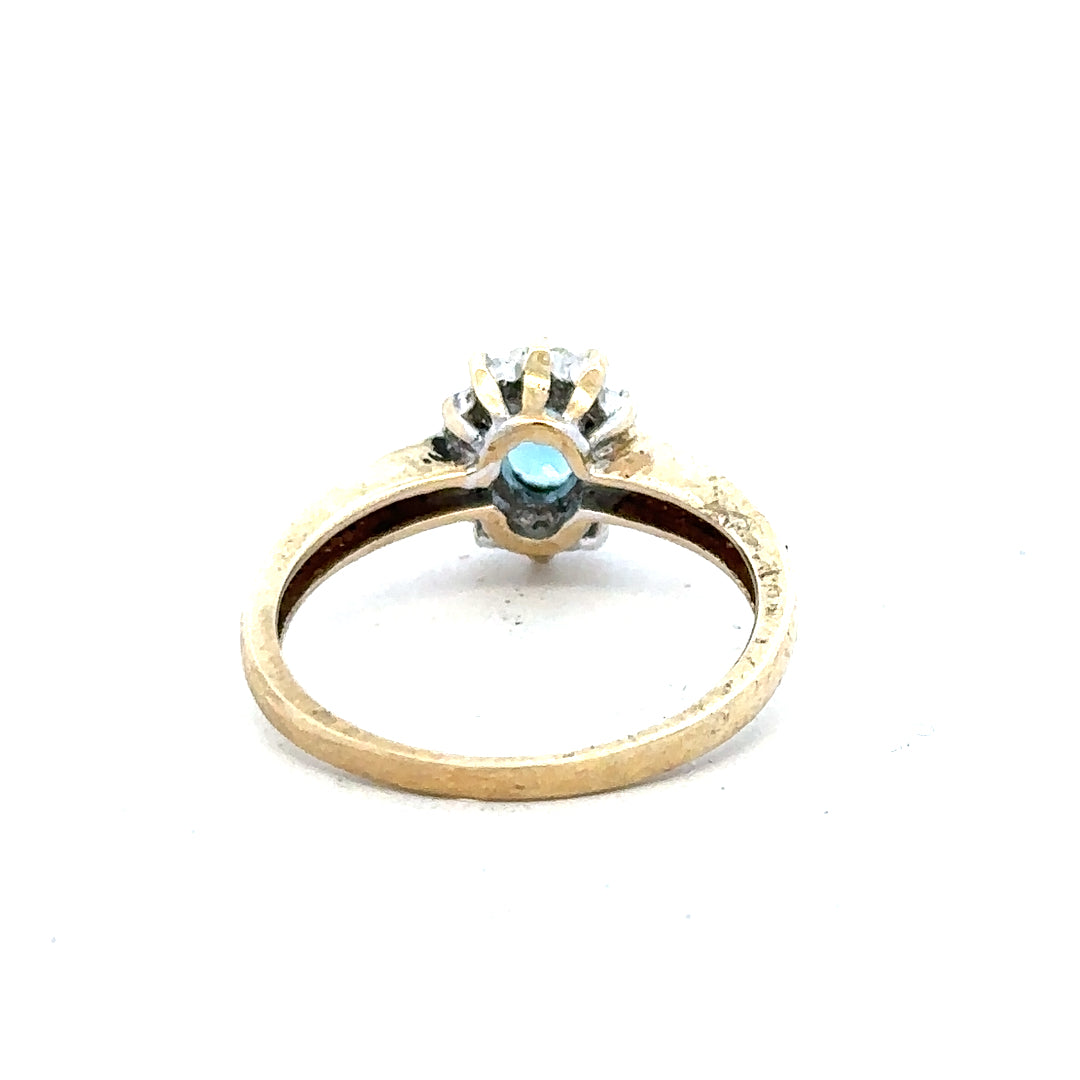 9ct yellow gold diamond ring in size M with a sparkling central diamond, elegant jewelry piece with a classic design.