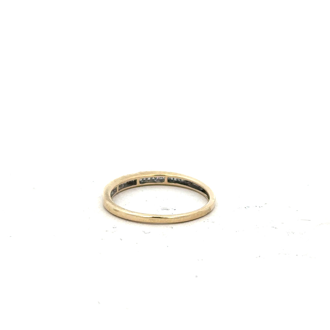 9ct yellow gold diamond ring in size N1/2 with sparkling diamonds, featuring a classic design and unbranded craftsmanship.