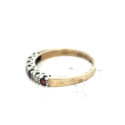 9ct yellow gold diamond ring in size O, featuring a sparkling central diamond and elegant design.