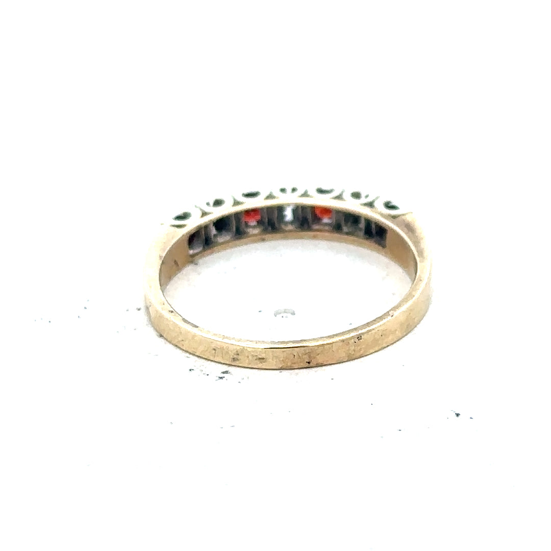 9ct yellow gold diamond ring in size O with sparkling diamonds, featuring a classic design and unbranded craftsmanship.