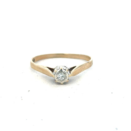 9ct yellow gold diamond ring in size O, featuring a central diamond setting and a polished band.