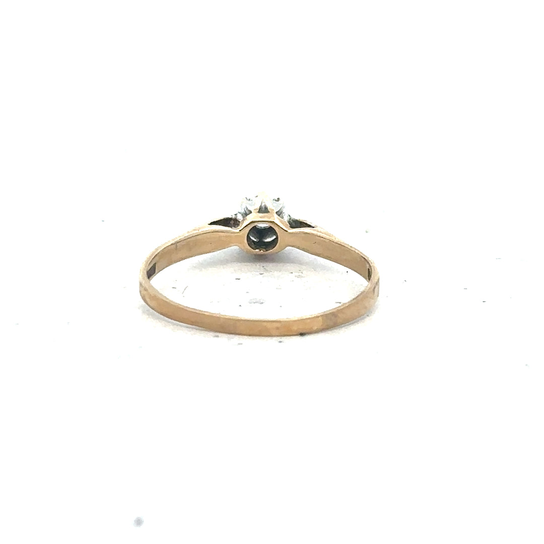 9ct yellow gold diamond ring in size O with sparkling diamonds, showcasing elegant craftsmanship and a classic design.