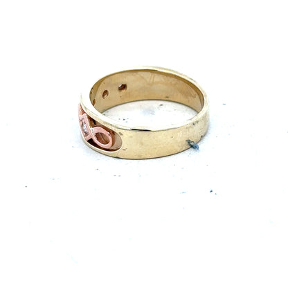 9ct yellow gold diamond ring in size O with a sparkling diamond, featuring a classic design and elegant craftsmanship.