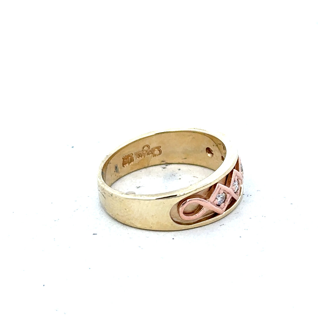 9ct yellow gold diamond ring, size O, with sparkling diamonds set in a sleek band design