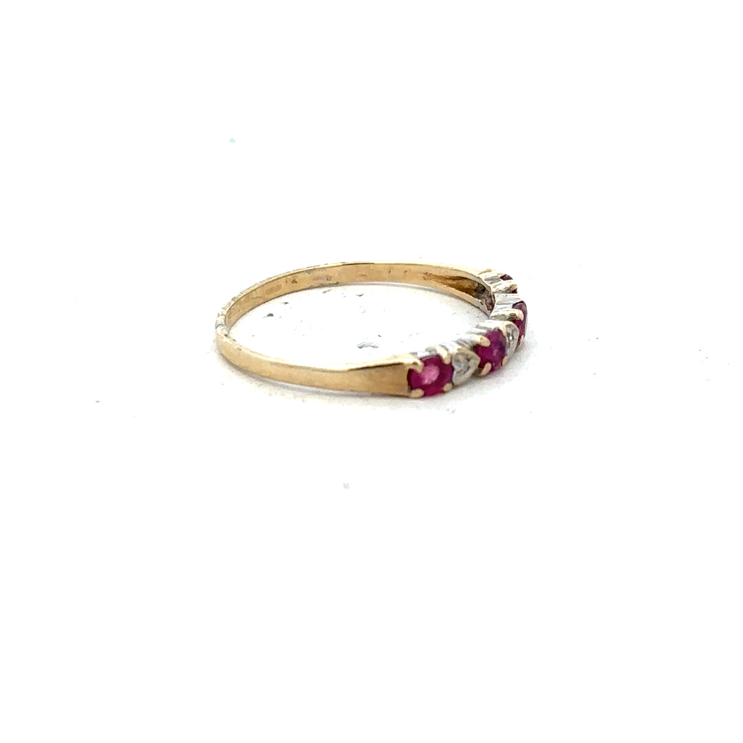 9ct yellow gold diamond ring in size P with sparkling diamonds, showcasing the elegant design of this unbranded jewelry piece.