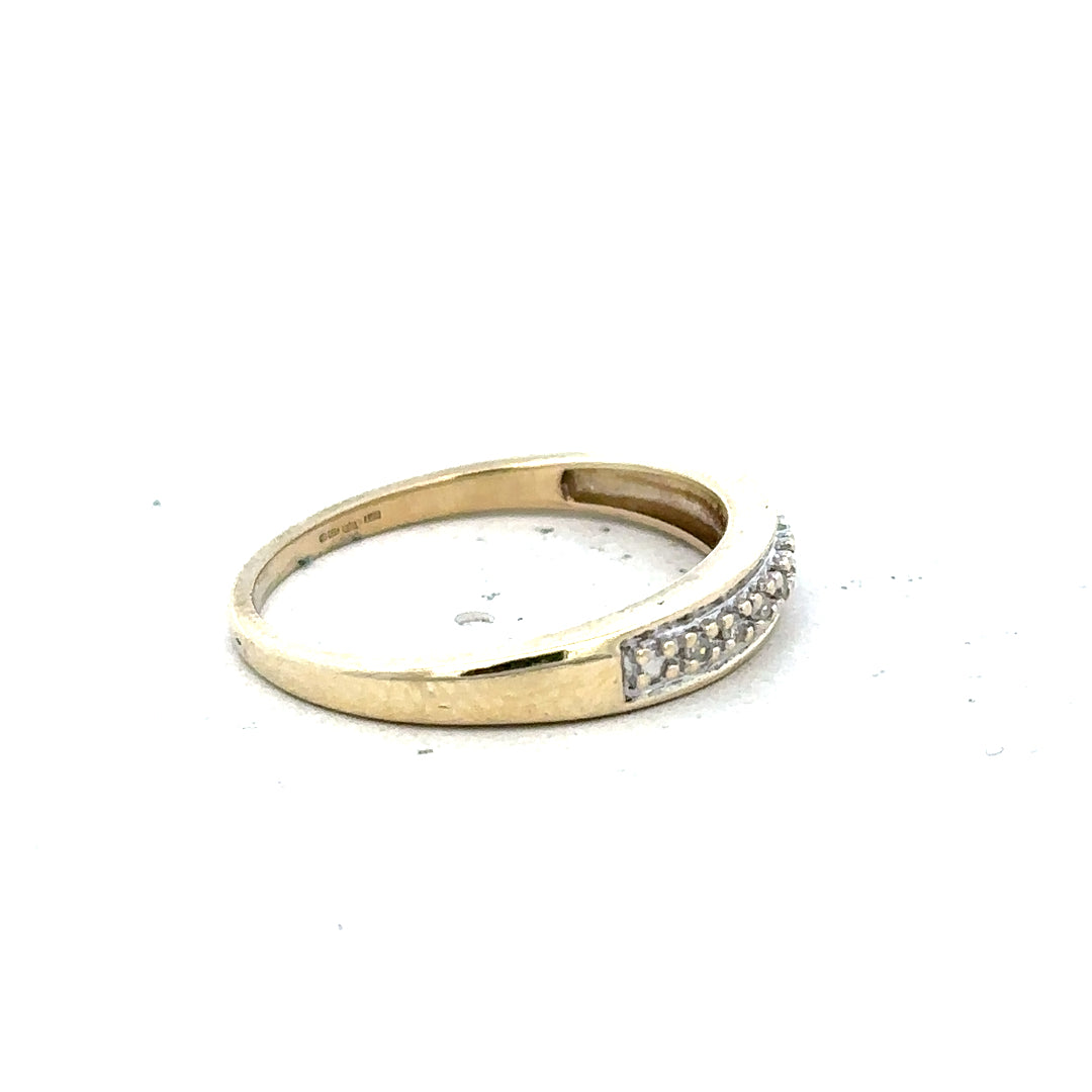 9ct yellow gold diamond ring in size P with a sparkling diamond, showcasing elegant craftsmanship and classic jewelry design.