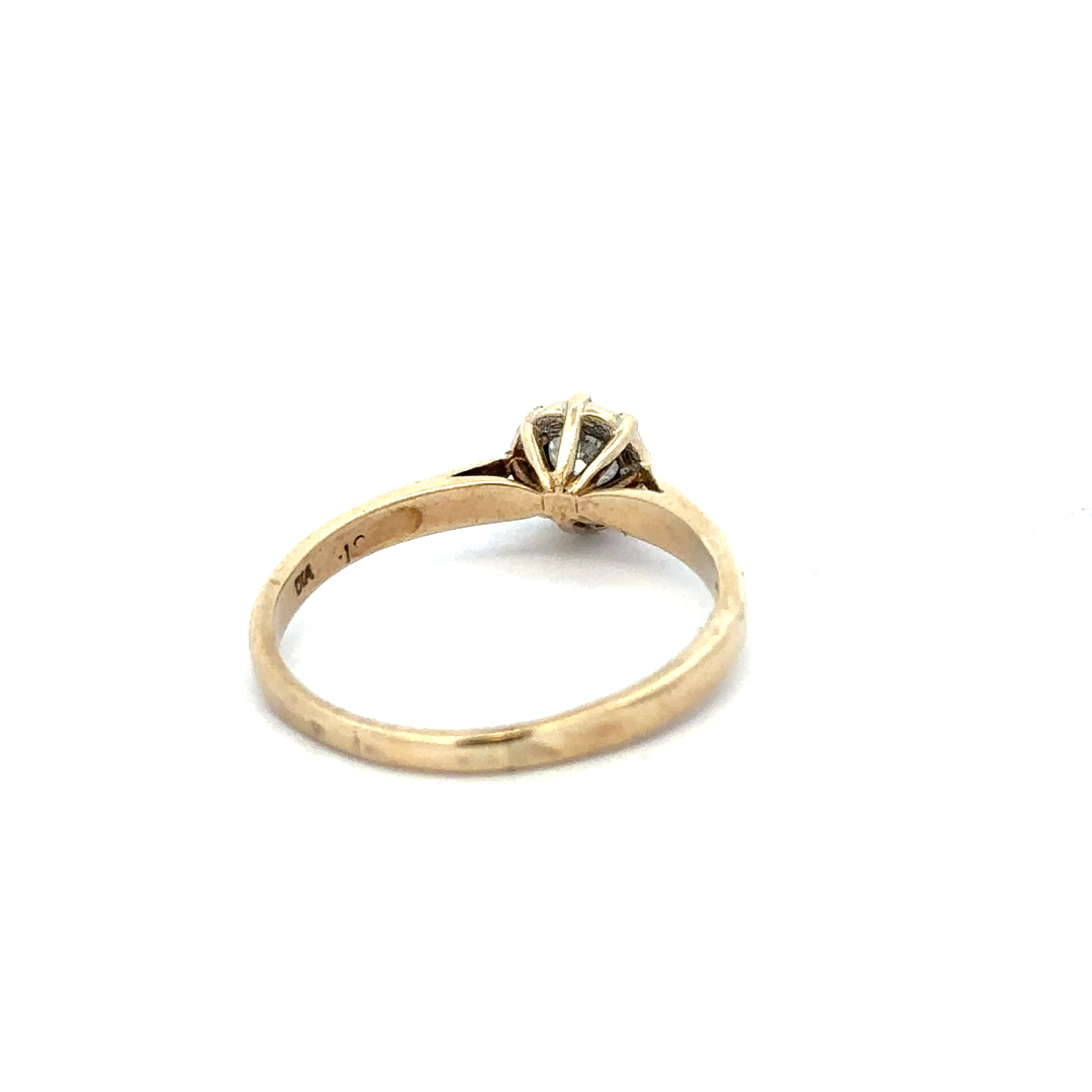 9ct yellow gold diamond ring in size R with sparkling diamonds, showcasing elegant jewelry design.