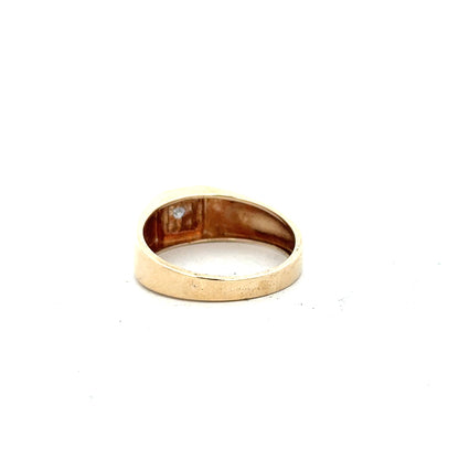 9ct yellow gold diamond ring in size T, featuring a sparkling diamond, unbranded jewelry, elegant and classic design.