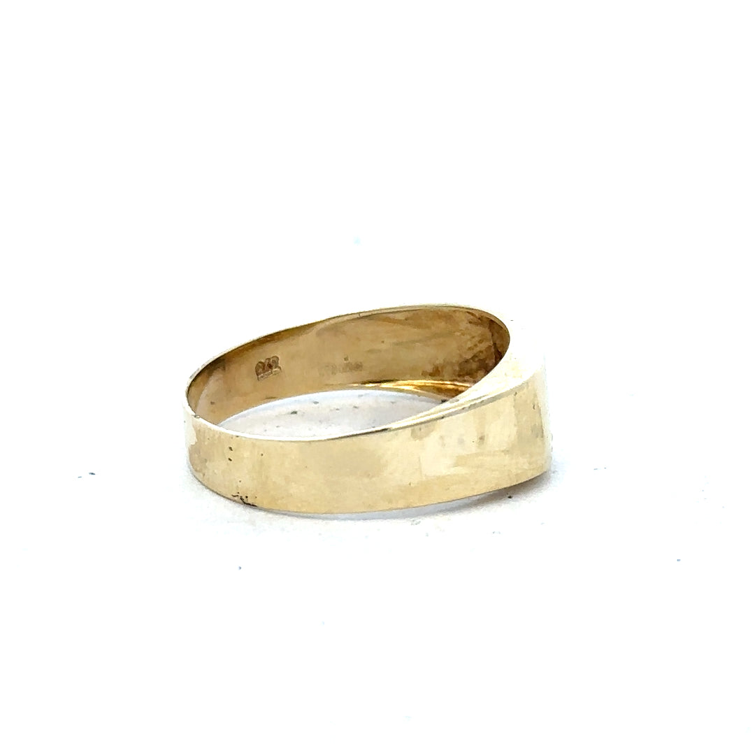 9ct yellow gold diamond ring in size V with sparkling diamonds, unbranded jewelry piece, detailed close-up of the elegant design.