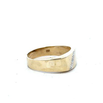 9ct yellow gold diamond ring in size V with sparkling diamonds, featuring a classic design and unbranded finish.