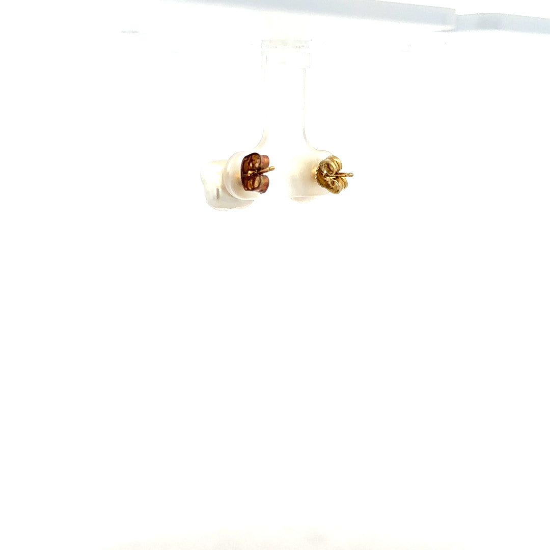 9ct yellow gold earrings with a simple design, weighing 2.6 grams, crafted from unbranded gold jewelry.
