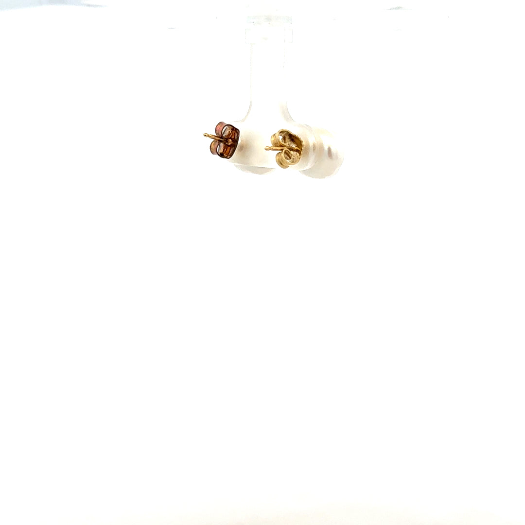 9ct yellow gold earrings weighing 2.6g, elegant jewelry with a polished finish, designed for stylish everyday wear.