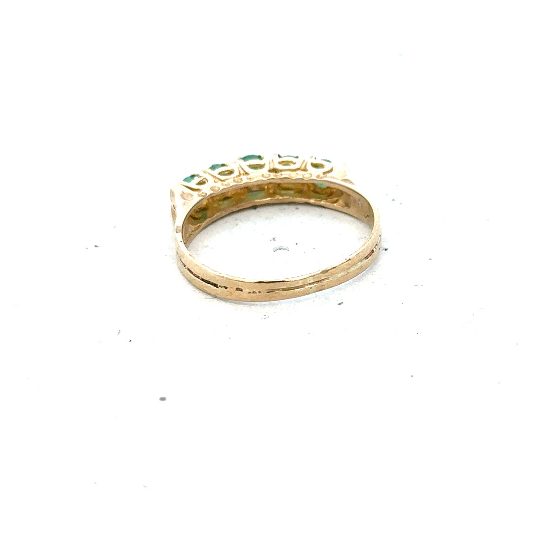 9ct yellow gold emerald ring in size P with a central emerald gemstone, unbranded jewelry, elegant and classic design.
