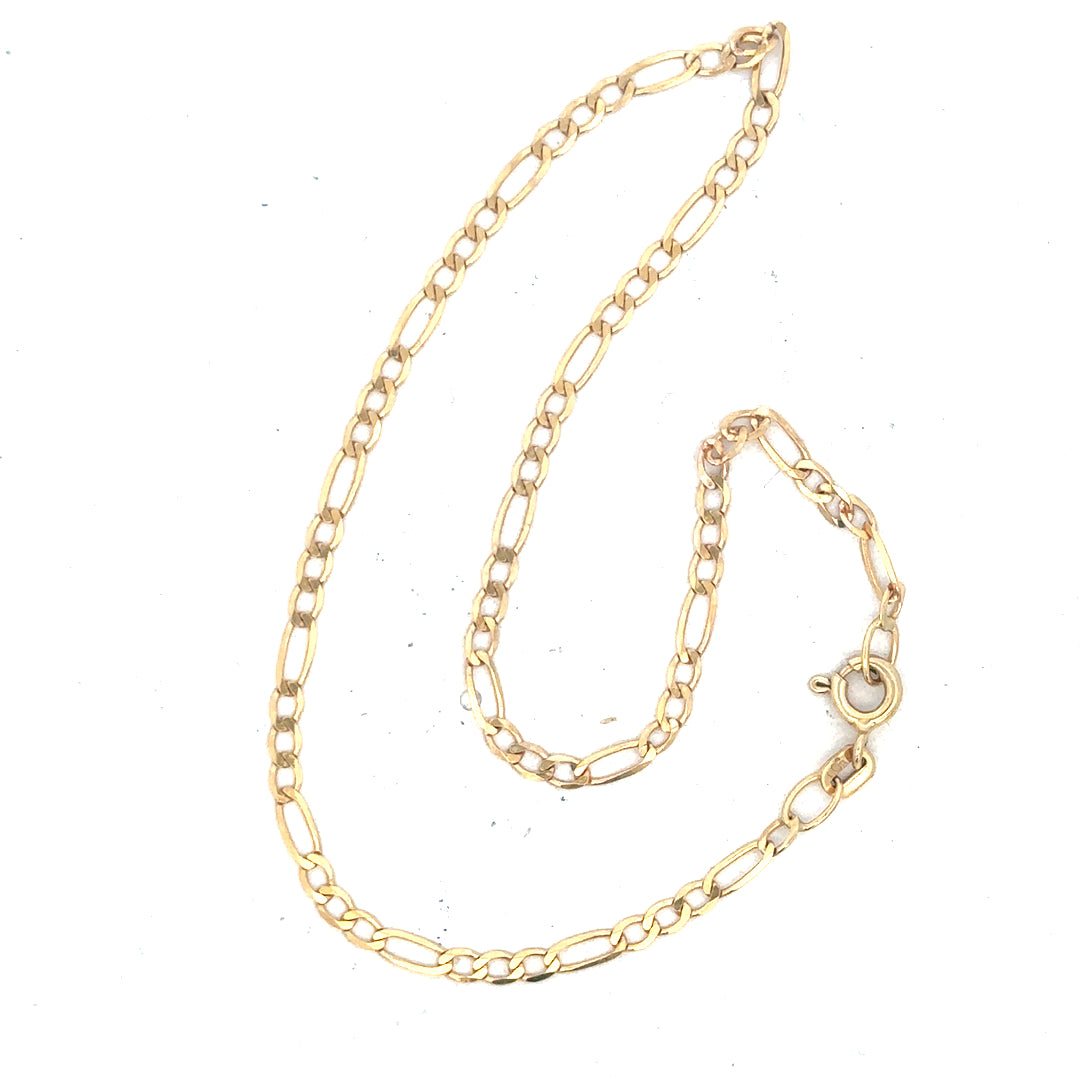9ct yellow gold Figaro bracelet weighing 1.5g, unbranded, with a classic chain link design, shown in a detailed close-up image.