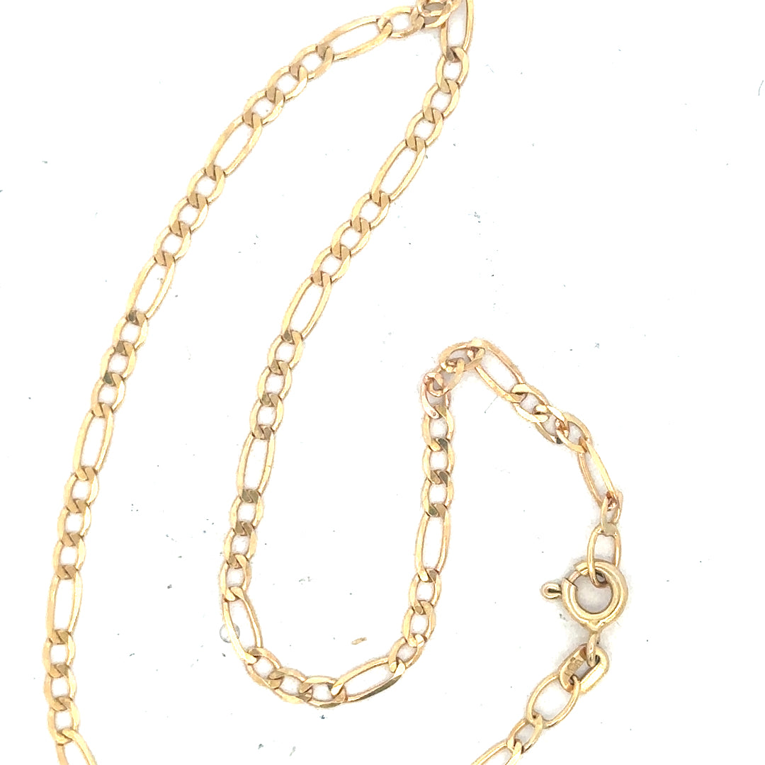 9ct yellow gold Figaro bracelet weighing 1.5g, unbranded, with classic chain links, shown in a close-up view.