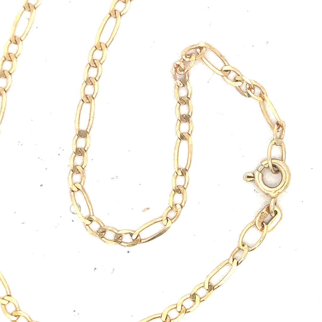 9ct yellow gold figaro bracelet weighing 1.5g, featuring classic chain links, designed by Unbranded.