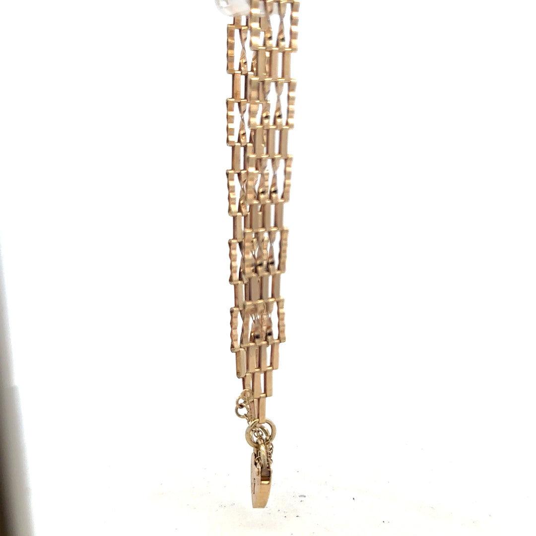 9ct yellow gold gate bracelet weighing 5.8g, unbranded, with chain links visible, showcasing elegant gold jewelry design